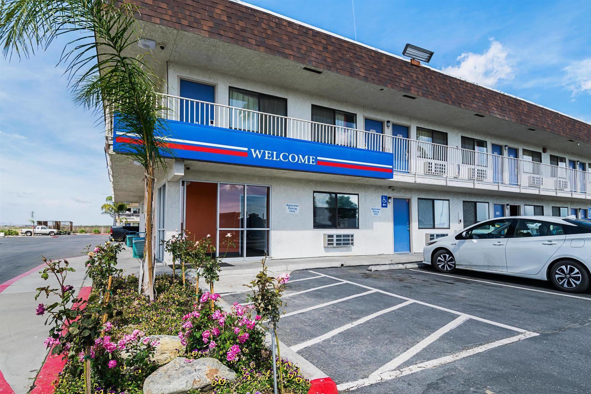 Motel 6 Lost Hills / Buttonwillow Racetrack Exterior foto