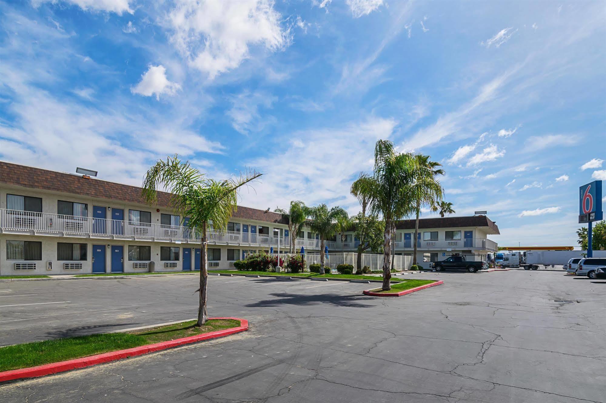 Motel 6 Lost Hills / Buttonwillow Racetrack Exterior foto