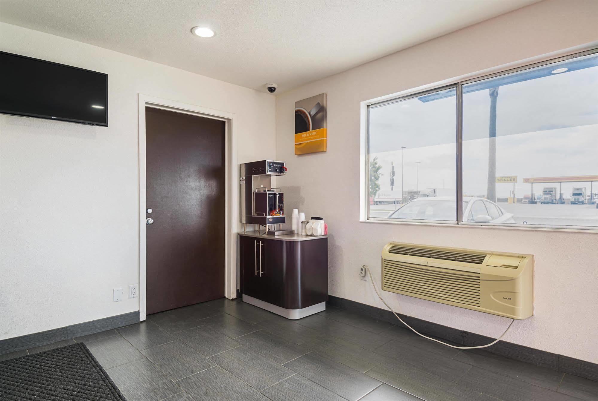 Motel 6 Lost Hills / Buttonwillow Racetrack Exterior foto