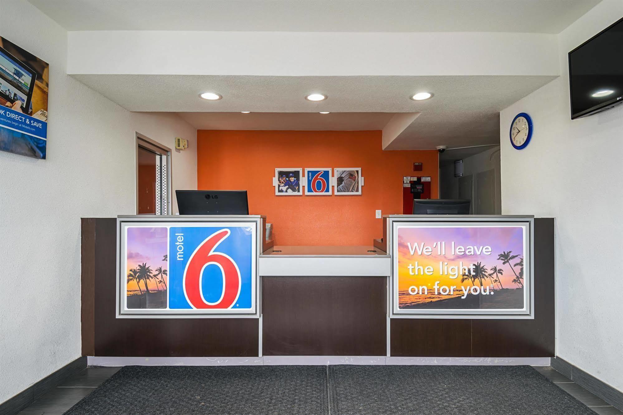 Motel 6 Lost Hills / Buttonwillow Racetrack Exterior foto