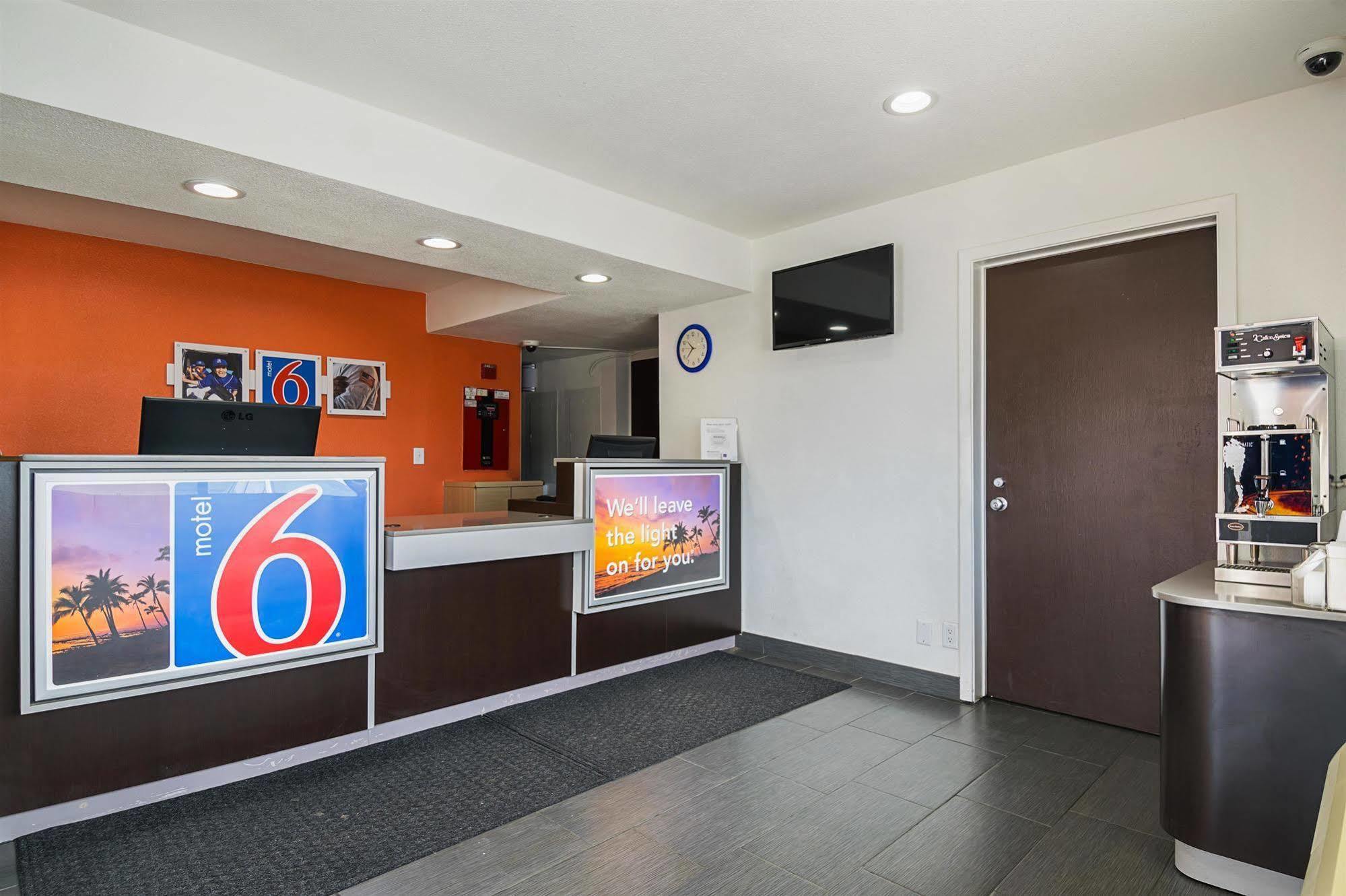 Motel 6 Lost Hills / Buttonwillow Racetrack Exterior foto
