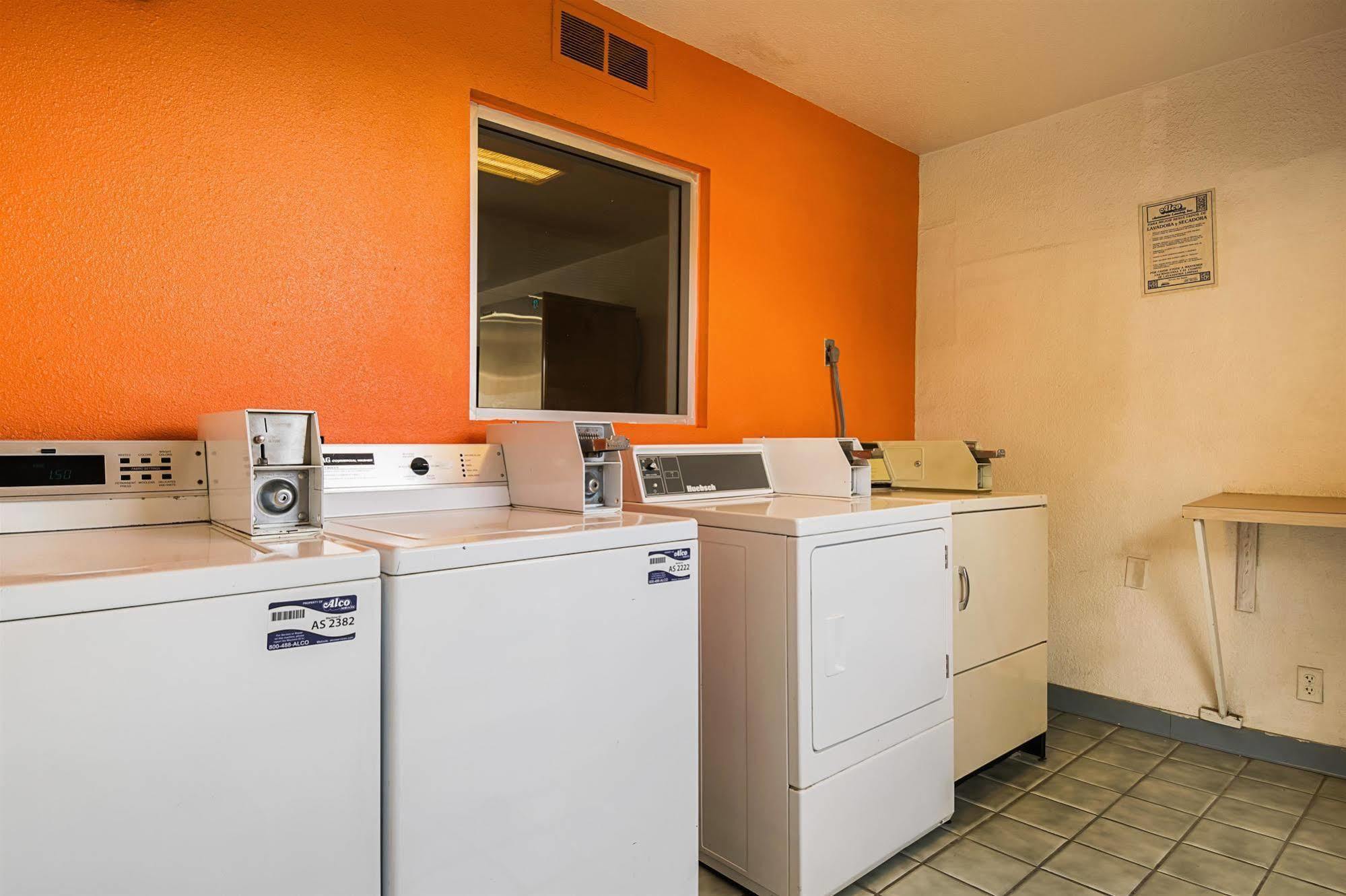 Motel 6 Lost Hills / Buttonwillow Racetrack Exterior foto