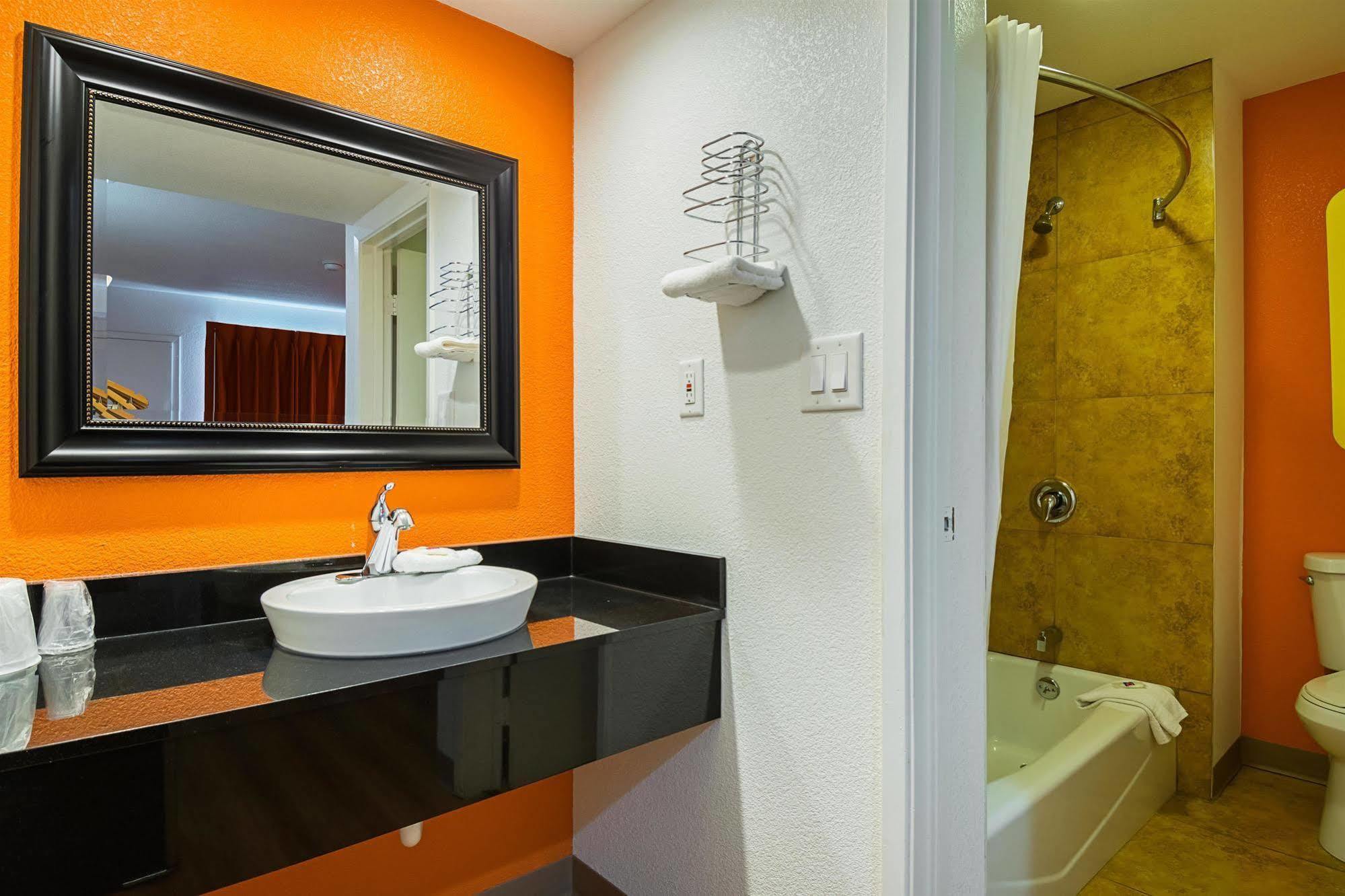 Motel 6 Lost Hills / Buttonwillow Racetrack Exterior foto