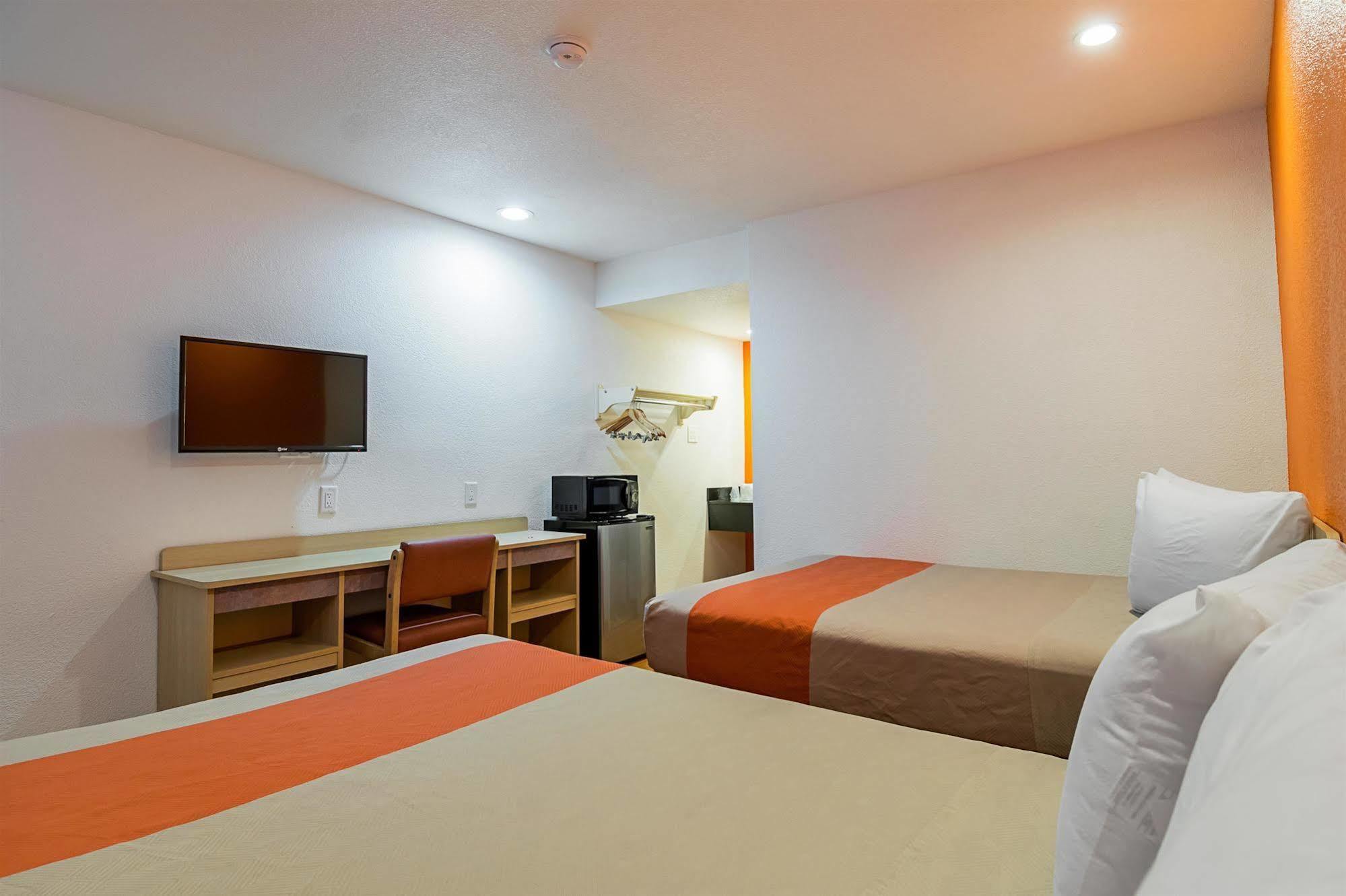 Motel 6 Lost Hills / Buttonwillow Racetrack Exterior foto