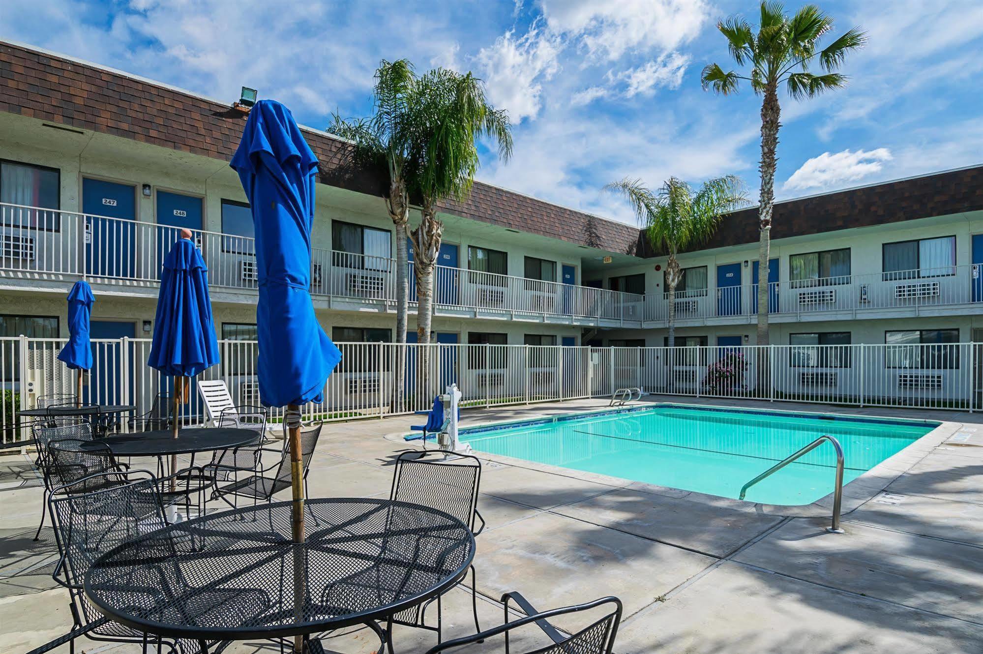 Motel 6 Lost Hills / Buttonwillow Racetrack Exterior foto