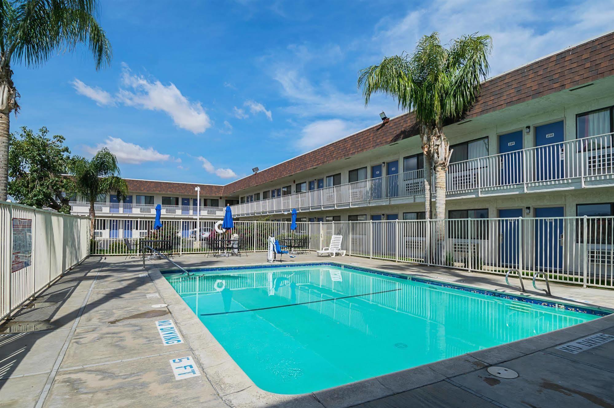 Motel 6 Lost Hills / Buttonwillow Racetrack Exterior foto